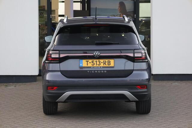 Volkswagen T-Cross 1.0 TSI Style 110PK / 81kW DSG, Achteruitrijcamera (rear view), design pakket 'black', multi-function display plus, adaptieve cruise control (acc), licht & zicht pakket, multimedia pakket, navigatie, parkeersensoren voor en achter (pdc), DAB+, elektrisch 