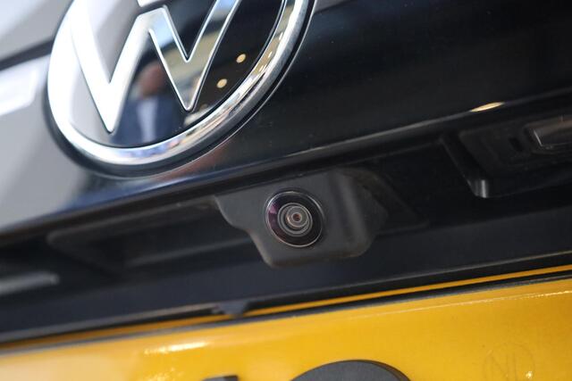 Volkswagen T-Cross 1.0 TSI Style 110PK / 81kW DSG, Achteruitrijcamera (rear view), design pakket 'black', multi-function display plus, adaptieve cruise control (acc), licht & zicht pakket, multimedia pakket, navigatie, parkeersensoren voor en achter (pdc), DAB+, elektrisch 
