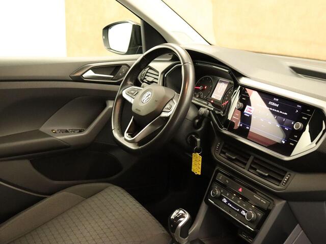 Volkswagen T-Cross 1.0 TSI Life - ORIGINEEL NEDERLANDSE AUTO - VASTE TREKHAAK - TREKGEWICHT 1000 KG - VERKEERT IN EEN MOOIE STAAT - CLIMATE CONTROL - PARKEERSENSOREN VOOR/ ACHTER - DODEHOEK DETECTIE - ADAPTIEVE CRUISE CONTROL - 16 INCH LICHT METALEN VELGEN - KEURIG ONDERHOU