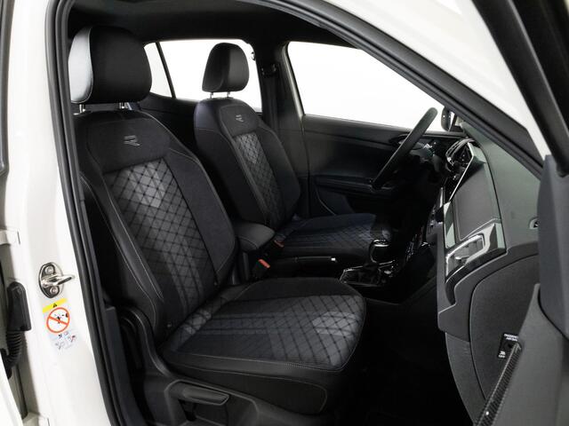 Volkswagen T-Cross R-Line-Edition 1.0 TSI 116 pk DSG | Trekhaak | Stoelverwarming | Navigatie |