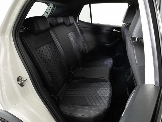 Volkswagen T-Cross R-Line-Edition 1.0 TSI 116 pk DSG | Trekhaak | Stoelverwarming | Navigatie |