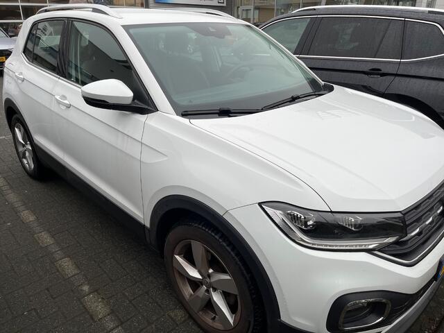 Volkswagen T-Cross 1.0 TSI Style Executive DSG Automaat Trekhaak / Navigatie / Perkeersensoren / 17"LM Velgen / Airco (Clima)