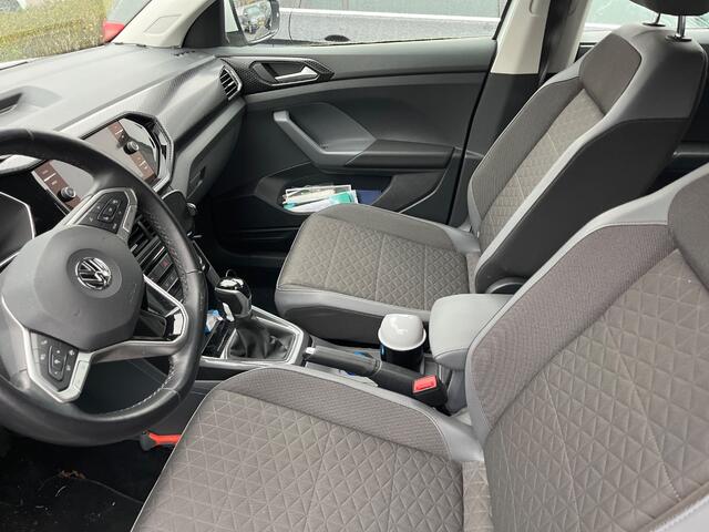 Volkswagen T-Cross 1.0 TSI Style Executive DSG Automaat Trekhaak / Navigatie / Perkeersensoren / 17"LM Velgen / Airco (Clima)
