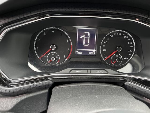 Volkswagen T-Cross 1.0 TSI Style Executive DSG Automaat Trekhaak / Navigatie / Perkeersensoren / 17"LM Velgen / Airco (Clima)