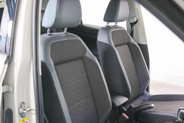 Volkswagen T-Cross 1.0 TSI Style Navigatie, Achteruitrijcamera, Apple CarPlay/Android Auto, Climate Control, Automaat