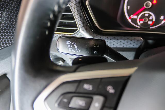 Volkswagen T-Cross 1.0 TSI Style Navigatie, Achteruitrijcamera, Apple CarPlay/Android Auto, Climate Control, Automaat