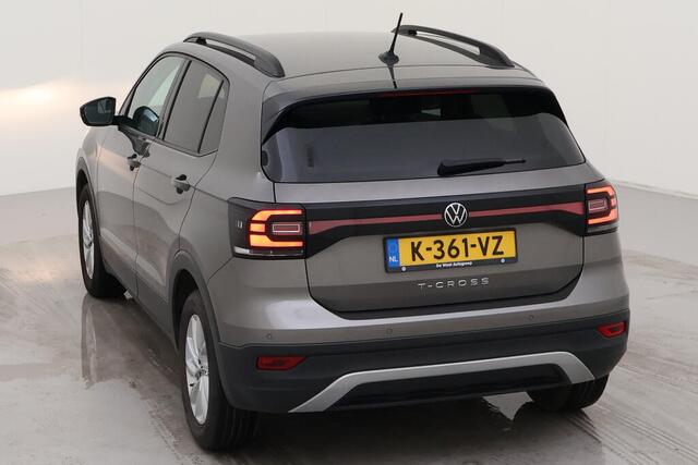 Volkswagen T-Cross 1.0 TSI Life / Climate controle / Navigatie/ Parkeer sensoren / Lichtmetaal 16 inch /