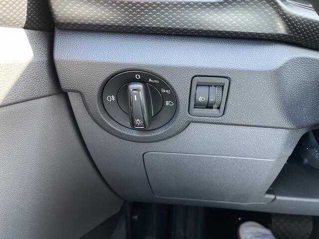Volkswagen T-Cross 1.0 TSI Life / AUTOMAAT/ 16" LMV/ ADAPT. CRUISE/ DAB RADIO/ PARK. SENSOREN + CAMERA/ APP-CONNECT/ BLUETOOTH/ CARKIT/ CLIMA/ LANE ASSIST