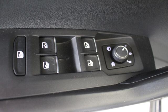 Volkswagen T-Cross 1.0 TSI 110PK Style DSG Navigatie | Stoelverwarming | Parkeercamera | Climate Control