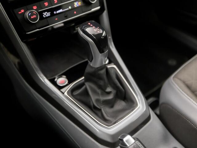 Volkswagen T-Cross 1.0 TSI Sport R Automaat (VIRTUAL COCKPIT, APPLE CARPLAY, GROOT NAVI, CLIMATE, LED KOPLAMPEN, SPORTSTOELEN, CAMERA, GETINT GLAS, KEYLESS, NIEUWSTAAT)