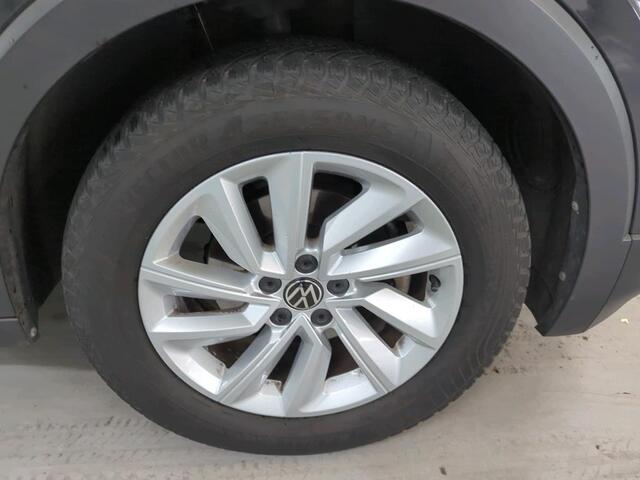 Volkswagen T-Cross 1.0 TSI Life Executive Navigatie / Parkeersensoren / Airco / Cruise control / Bluetooth / App-connect