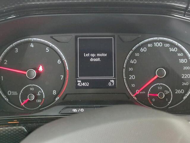 Volkswagen T-Cross 1.0 TSI Life Executive Navigatie / Parkeersensoren / Airco / Cruise control / Bluetooth / App-connect
