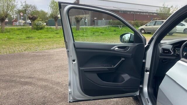 Volkswagen T-Cross 1.0 TSI R-LINE AUTOMAAT 1E EIGENAAR!! NAVIGATIE, APPLE CARPLAY, DAB RADIO, STOELVERWARMING, SPOORASSIST, ADAPTIVE CRUISE CONTROL, PARKEERHULP V/A, ACHTERUITRIJCAMERA, LED-LICHT, 18"R-LINE VELGEN, ENZ. ENZ.