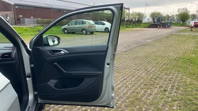 Volkswagen T-Cross 1.0 TSI R-LINE AUTOMAAT 1E EIGENAAR!! NAVIGATIE, APPLE CARPLAY, DAB RADIO, STOELVERWARMING, SPOORASSIST, ADAPTIVE CRUISE CONTROL, PARKEERHULP V/A, ACHTERUITRIJCAMERA, LED-LICHT, 18"R-LINE VELGEN, ENZ. ENZ.