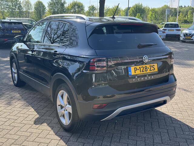 Volkswagen T-Cross 1.0 TSI Style / Camera / Apple CarPlay / 17'' / LED Koplampen / ACC / Stoelverwarming / Dodehoek / Rijstrooksensor / Getint glas