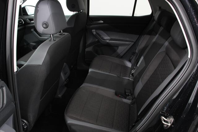 Volkswagen T-Cross 1.0 TSI 110pk DSG R-Line Volkswagen T-Cross 1.0 TSI 110pk DSG Style R-Line | Navigatie | Climate control | Virtual Cockpit | Camera | Led | Dab | Extra Getint Glas | Stoelverwarming