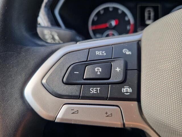 Volkswagen T-Cross 1.5 TSI Style Business R / Adaptief Cruise Control / All Seasons / Trekhaak / Navigatie / Achteruitrijcamera / Apple Carplay & Android Auto / Stoelverwarming /