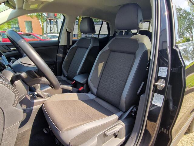 Volkswagen T-Cross 1.5 TSI Style Business R / Adaptief Cruise Control / All Seasons / Trekhaak / Navigatie / Achteruitrijcamera / Apple Carplay & Android Auto / Stoelverwarming /