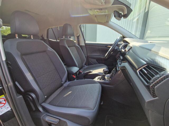 Volkswagen T-Cross 1.5 TSI Style Business R / Adaptief Cruise Control / All Seasons / Trekhaak / Navigatie / Achteruitrijcamera / Apple Carplay & Android Auto / Stoelverwarming /
