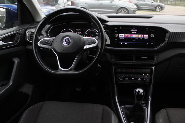 Volkswagen T-Cross 1.0 TSI Life / Trekhaak / Navigatie / Parkeerhulp V+A / Apple CarPlay /16'' / Getint glas / Stoelverwarming / ACC