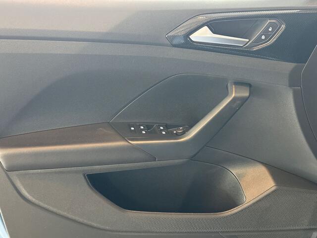 Volkswagen T-Cross 1.0 95pk TSI Life Edition Parkeersensoren voor & achter / Apple carplay & Android auto / Achteruitrijcamera