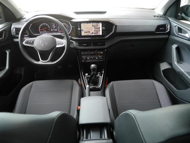 Volkswagen T-Cross 1.0 TSI Style | Keyless entry & start | Navigatie | Parkeersensoren | Lichtmetalen velgen | Climate control | Trekhaak | Adaptive cruise control | Led