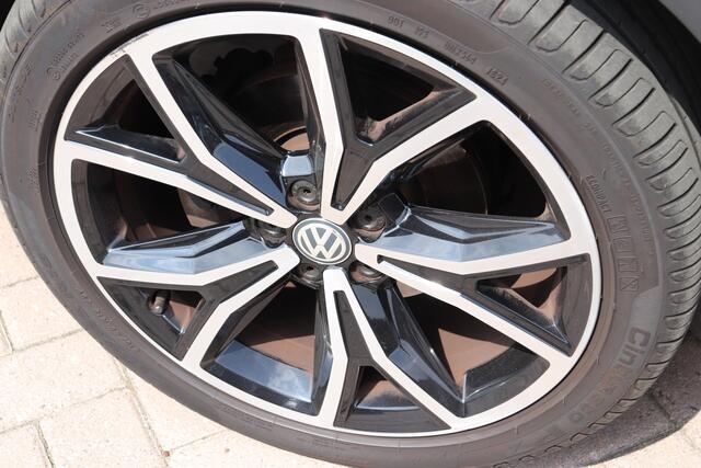 Volkswagen T-Cross 1.0 TSI Style Automaat. Navigatie, dodehoek detector
