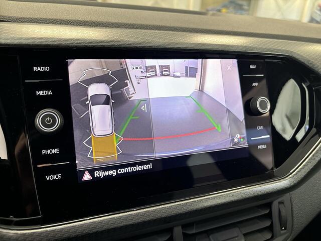 Volkswagen T-Cross 1.0 Tsi 110pk DSG R-Line · Apple/Android Car Play · Camera · P-Sensoren · Navi · Stoelverwarming · 18'' Inch ·