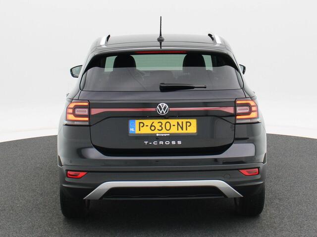 Volkswagen T-Cross 1.0 TSi 110 Pk Style | Adaptive Cruise | Camera | Full LED | Parkeersensoren | Carplay | Digitaal Dashboard | Privacy Glass | Climate Control | 17 Inch | 44.836 Km!!