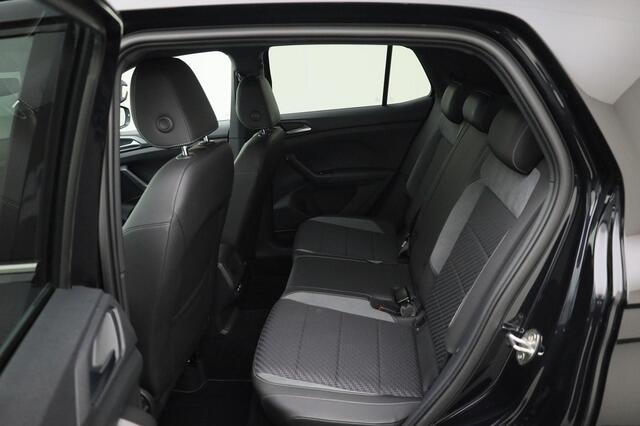 Volkswagen T-Cross 1.0 Tsi 110pk DSG R-Line · Camera · Apple/Android Car Play · P-Sensoren · Virtual Cockpit · Climatronic · 18'' Inch ·