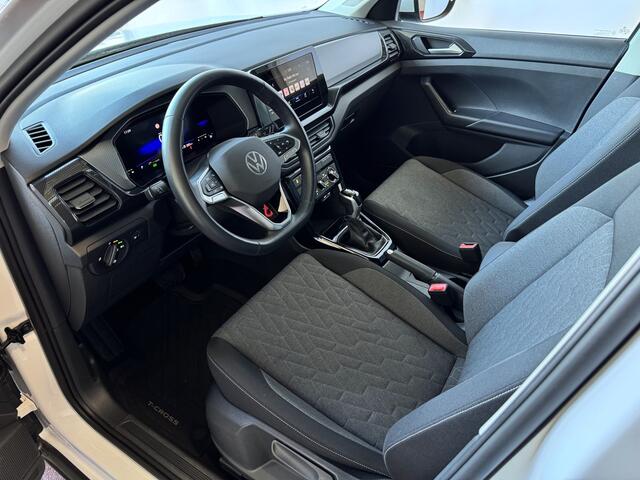 Volkswagen T-Cross DE VERNIEUWDE T-CROSS 116PK VIR.COCKPIT LMV CARPLAY 2024 "Volkswagen rijden begint bij Topautos.nl - 75 topmodellen direct op voorraad!"