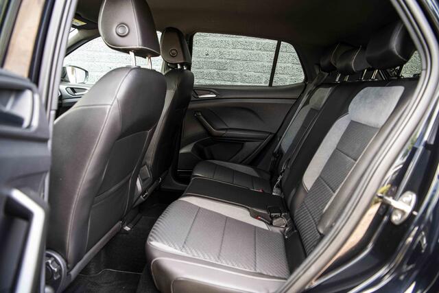 Volkswagen T-Cross 1.0 TSi 110 pk DSG-7 R-Line | Full LED | Virtual Cockpit | Trekhaak