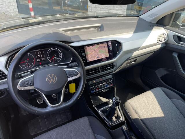 Volkswagen T-Cross 1.0 TSI Move Clima PDC Navi Weinig km 2023