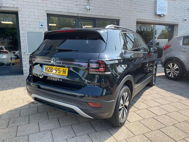 Volkswagen T-Cross 1.0 TSI Move Clima PDC Navi Weinig km 2023