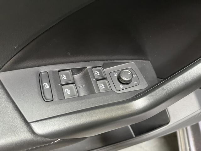 Volkswagen T-Cross 1.5 TSI R-Line / AUTOMAAT/ 2X R-LINE/ MATRIX/ APP-CONNECT/ ADAPT. CRUISE/ PARK. SENSOREN + CAMERA/ NAVI/ RIJ-MODI/ STOEL VERWARM./ CLIMA