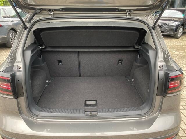 Volkswagen T-Cross 1.0 TSI DSG STYLE CAMERA/NAVI/CARPLAY/ACC/PDC