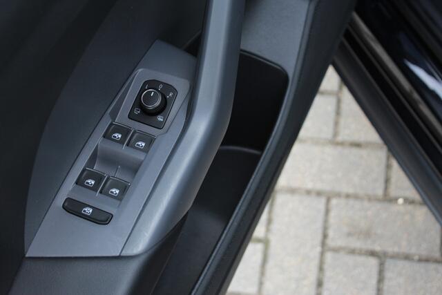 Volkswagen T-Cross 1.0 TSI Style | camera | trekhaak | navi