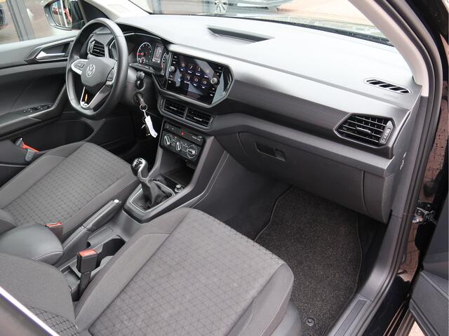 Volkswagen T-Cross 1.0 TSI Life | carplay | parkeersensoren | trekhaak |