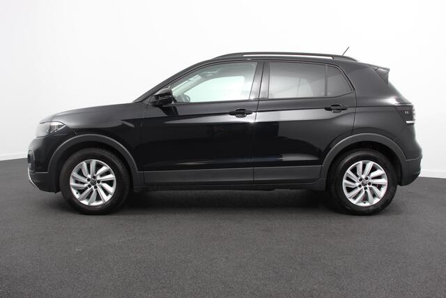 Volkswagen T-Cross 1.0 TSI 110 pk Life Plus Navigatie Apple Carplay/Android Auto Adaptive Cruise Control Lane Assist Camera Parkeersensoren Stoelverwarming \ DAB