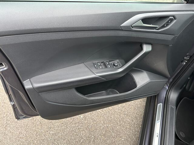 Volkswagen T-Cross 1.5 TSI 150pk DSG 2x R-Line | Camera | Virtual cockpit | Carplay | Navi | Rijklaar incl. verlengde garantie
