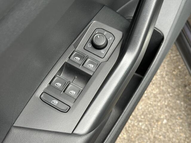 Volkswagen T-Cross 1.5 TSI 150pk DSG 2x R-Line | Camera | Virtual cockpit | Carplay | Navi | Rijklaar incl. verlengde garantie