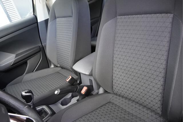 Volkswagen T-Cross 1.0 TSI Life Business BJ2020 Lmv 16" | Led | Pdc | Navi | App-Connect | Climate control | Cruise control | Getint glas