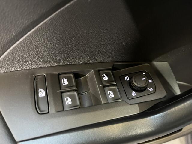 Volkswagen T-Cross 1.0 TSI Life Edition / GARANTIE TM 06-2028/ KEYLESS/ ADAPT. CRUISE/ DAB/ BLUETOOTH/ APP CONNECT/ PARK SENSOREN + CAMERA/ CLIMA/ LED/ 17'' LMV