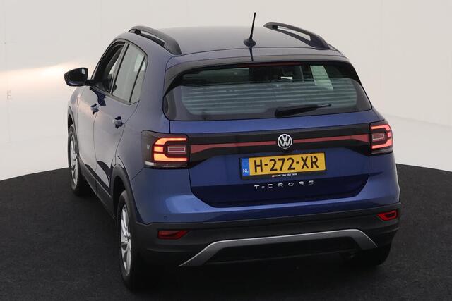 Volkswagen T-Cross 1.0 TSI Life / Digitaal dashboard / Camera / Parkeersensoren V+A / Stoelverwarming /
