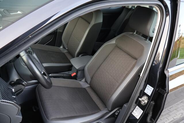 Volkswagen T-Cross 1.0 TSI Style Automaat | ACC | Navigatie | PDC | Origineel NL |