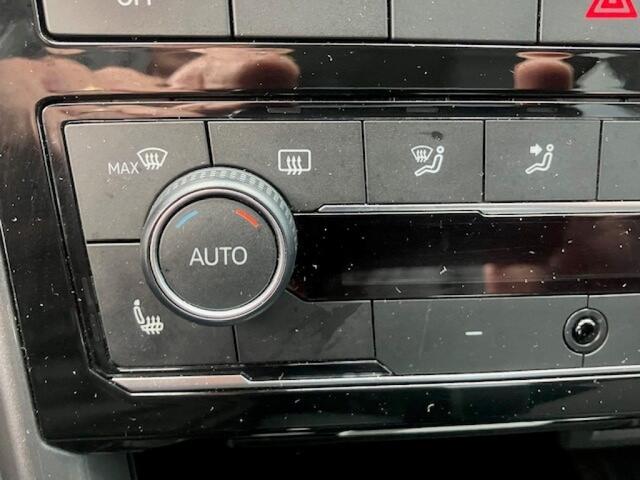 Volkswagen T-Cross 1.0 TSI DSG R line - camera - stoelverwarming - LED