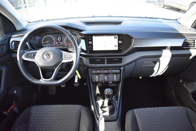 Volkswagen T-Cross 1.0 TSI Life navigatie, parkeersensoren voor en achter, side assist dodehoek sensor, NL auto dealer onderhouden, adaptieve cruise control, airco, 16"LM Velgen, dakrailing, licht en regensensor, DAB+