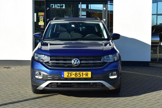 Volkswagen T-Cross 1.0 TSI Life navigatie, parkeersensoren voor en achter, side assist dodehoek sensor, NL auto dealer onderhouden, adaptieve cruise control, airco, 16"LM Velgen, dakrailing, licht en regensensor, DAB+