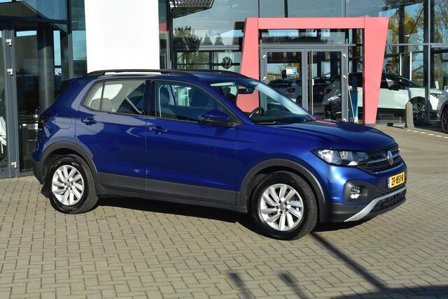 Volkswagen T-Cross 1.0 TSI Life navigatie, parkeersensoren voor en achter, side assist dodehoek sensor, NL auto dealer onderhouden, adaptieve cruise control, airco, 16"LM Velgen, dakrailing, licht en regensensor, DAB+