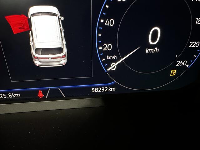 Volkswagen T-Cross 1.0 TSI R-Line / AUTOMAAT/ PARK. SENSOREN V+A/ CAMERA/ STOEL VERWARMING/ APP-CONNECT/ ACC/ DIGITAL DASH/ CLIMA/ DAB/ LED/ ISOFIX/ 17'' LMV